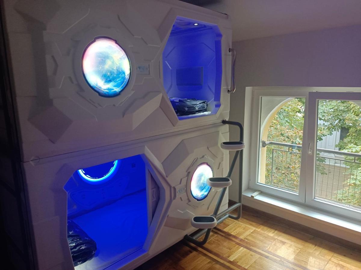 Panda Victor Space Capsule Hostel-Neo Nomad Belgrade Exterior photo