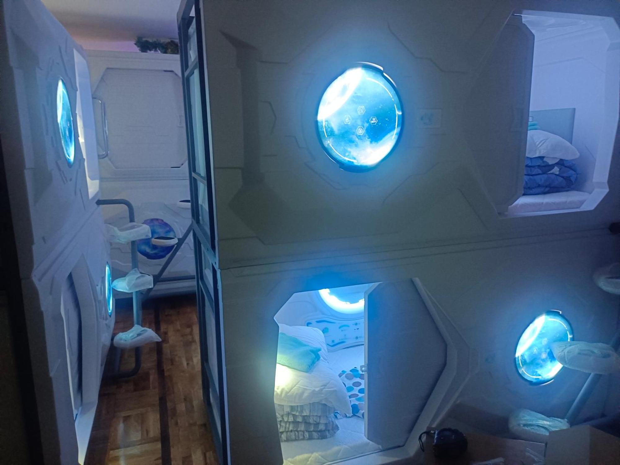 Panda Victor Space Capsule Hostel-Neo Nomad Belgrade Exterior photo